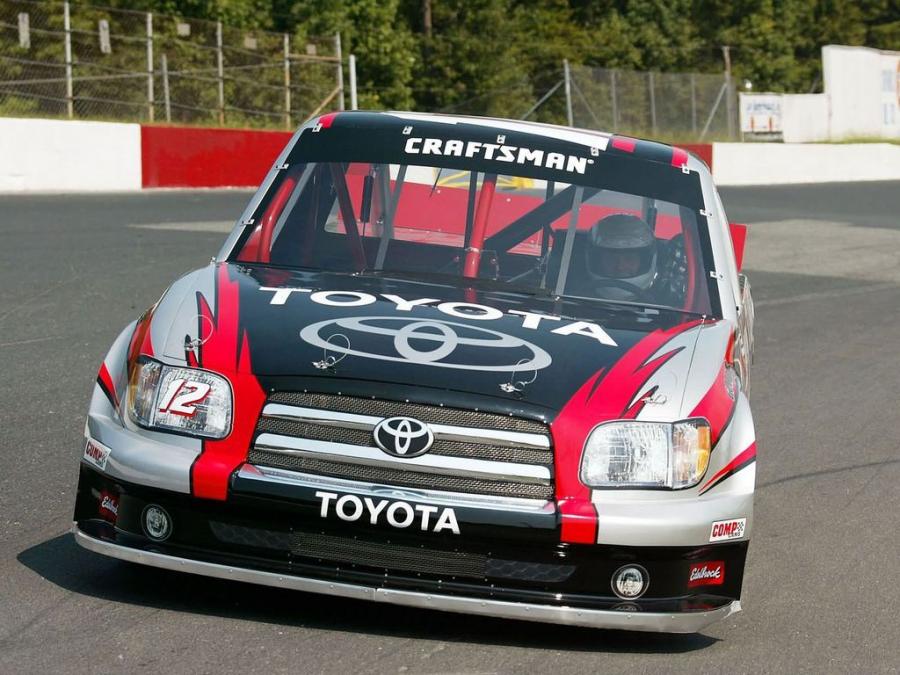 Toyota Tundra NASCAR Craftsman Series Truck by TRD 2004 года  (фото 8 из 12)